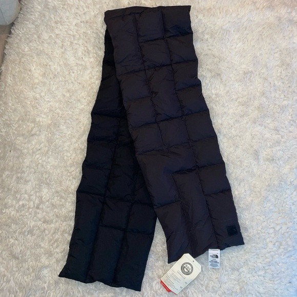 The North Face Cryos Down Insulated Black Quilted Scarf with Snaps - Picture 3 of 13